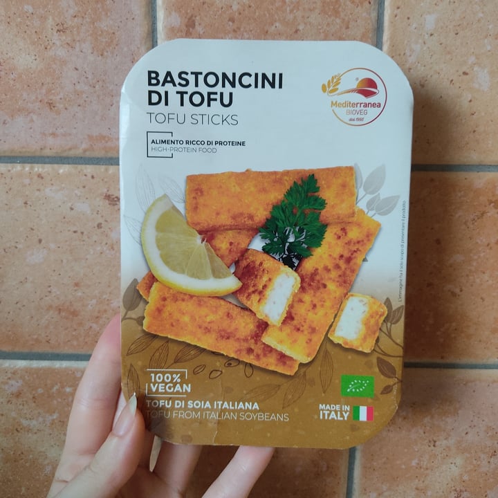 photo of Mediterranea BioVeg bastoncini di tofu shared by @lauranguis on  22 Aug 2023 - review