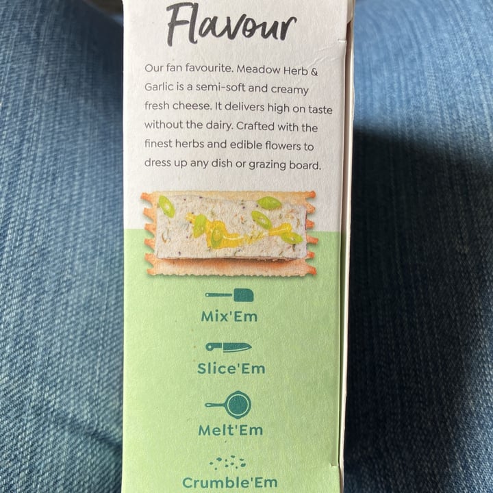 photo of Spread'Em Kitchen The Meadow - Herbs & Garlic Cashew Cheeze Block shared by @sunflowermichelle on  13 Feb 2024 - review