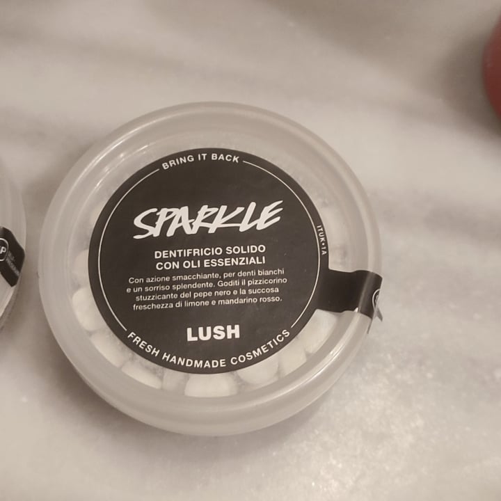 photo of LUSH Fresh Handmade Cosmetics Dentifricio sparkle 22 shared by @arly99 on  20 Feb 2024 - review