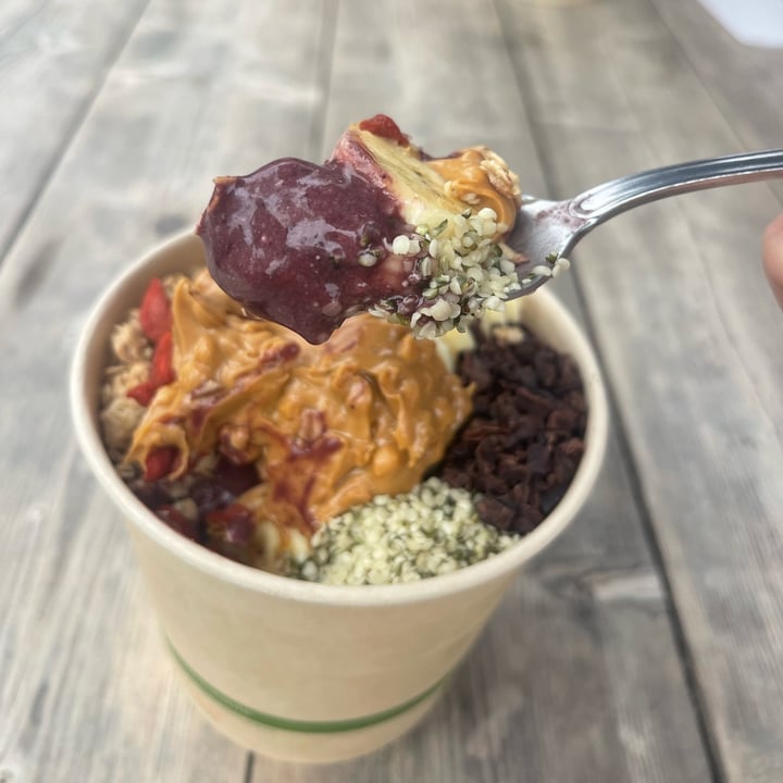photo of Russell’s by Eat Healthy Kauai Loaded Acai Bowl shared by @lilyycaroline on  02 Apr 2025 - review