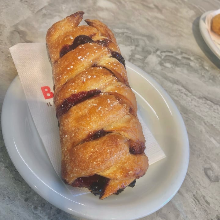 photo of Carpe Diem Sfogliatina Al Mirtillo shared by @millathecaterpillar on  19 Jan 2025 - review