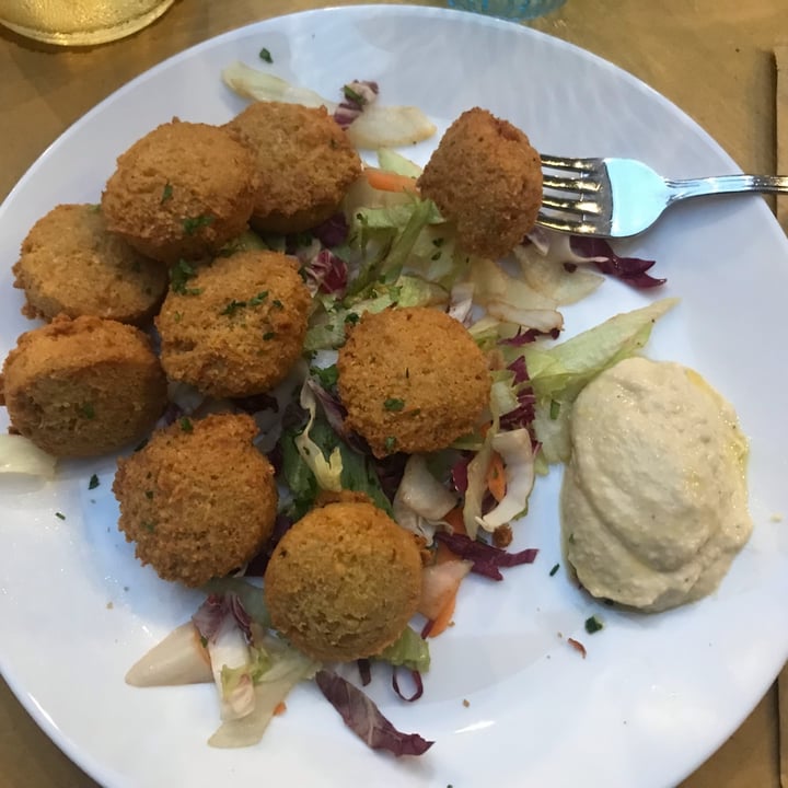 photo of Santamarina falafel di ceci e hummus bistrot shared by @frazazie on  29 Aug 2023 - review