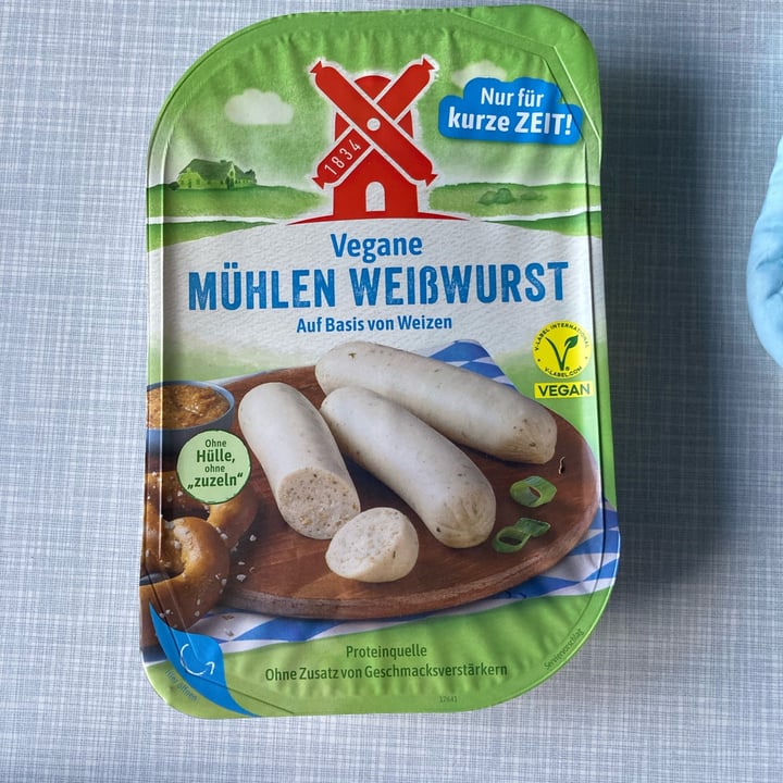 photo of Rügenwalder Mühle vegane Mühlen Weisswurst shared by @alcatzonexglianimali on  08 May 2024 - review