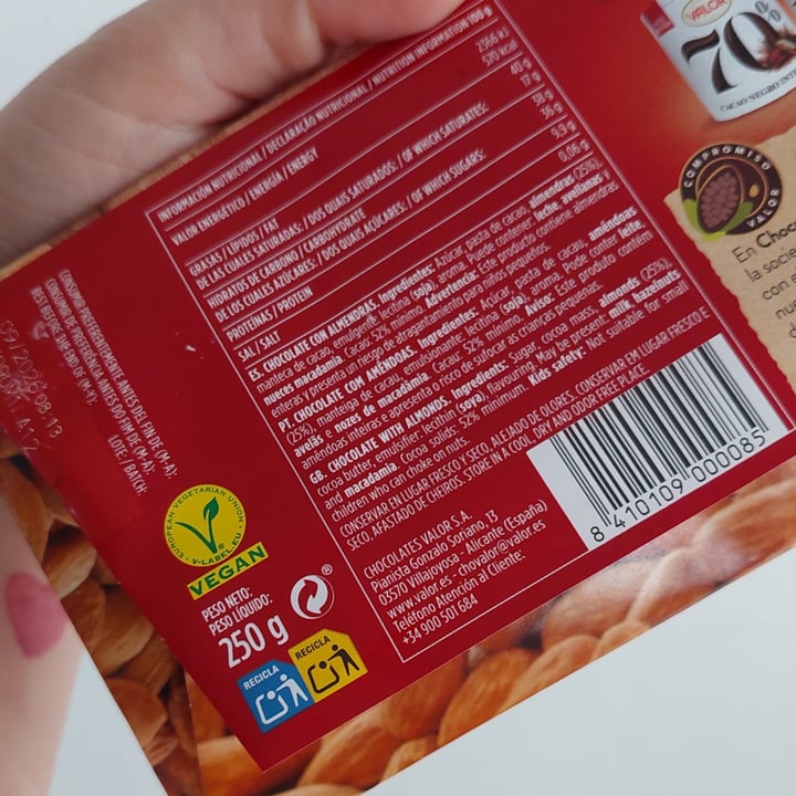 photo of Valor Chocolate puro con almendras shared by @sritabrocoli on  28 Jul 2025 - review