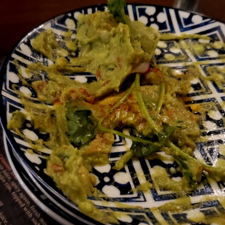 photo of La Reina Guacamole & tortilla chips shared by @whatacuriousnotion on  11 May 2024 - review