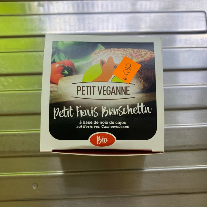 photo of Petit veganne Petit frais bruschetta shared by @bebibi on  05 Oct 2025 - review