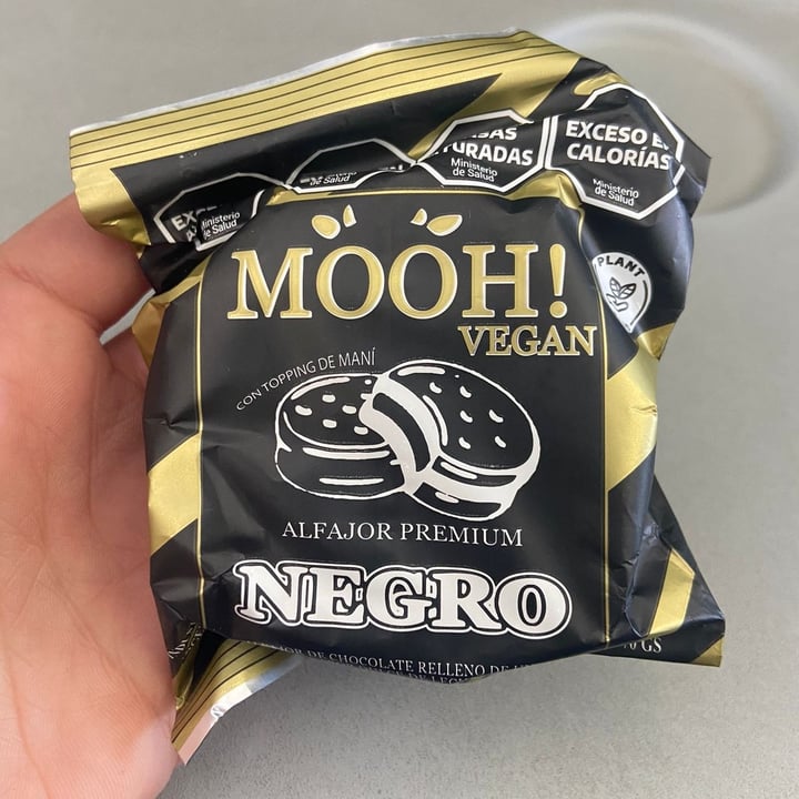 photo of MOOH! vegan ALFAJOR VEGANO NEGRO - MOOH VEGAN shared by @nahiraixa on  23 Oct 2023 - review