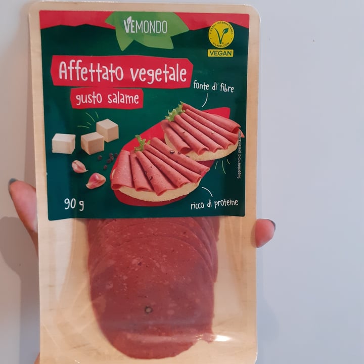 photo of Vemondo Affettato Vegetale Gusto Salame shared by @fra102030 on  12 Oct 2023 - review