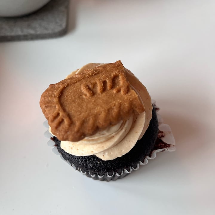 photo of LEVEL V BAKERY Peanut Butter Biscoff Cupcake shared by @spearl on  12 Nov 2023 - review