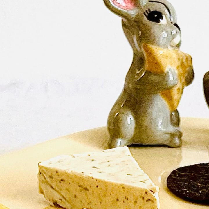 photo of The Laughing Cow Plant-Based Spreadable Cheese Alternative GARLIC & HERB shared by @tamiapple on  25 Dec 2024 - review