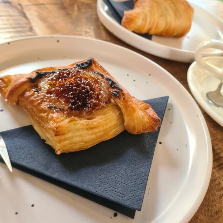 photo of Crave Coffee & Bakery Crème brûlée Danish shared by @david- on  23 Apr 2024 - review