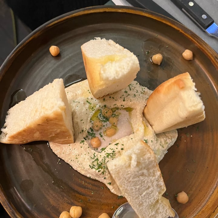 photo of Osteria L’Angolo Divino Hummus Di ceci con focaccia alle olive e olio evo shared by @jeneri on  16 Jan 2024 - review