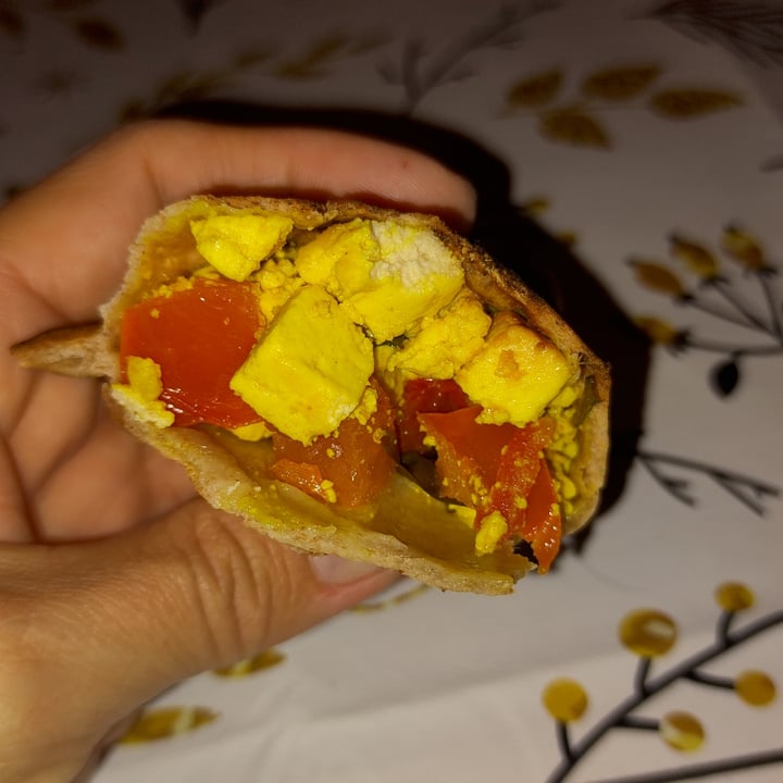 photo of Coma, Veggie Empanada de tofu, tomate y albahaca shared by @noeschulz on  27 Aug 2023 - review