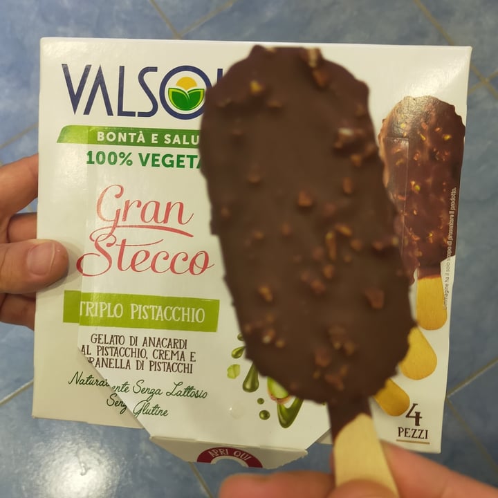 photo of Valsoia Gelato gran stecco triplo Pistacchio shared by @graxia on  02 Sep 2023 - review