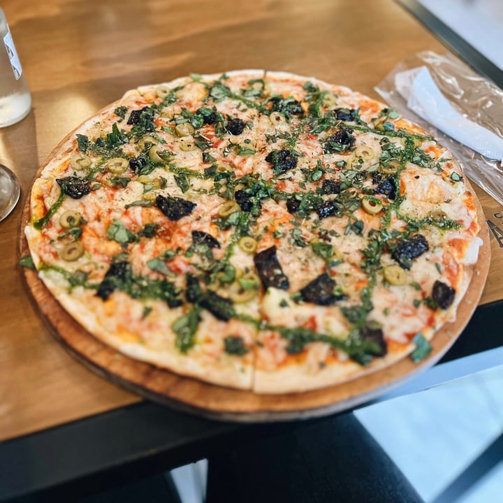 photo of La Fontana Valparaiso Pizza Con Queso Vegano shared by @franciscasotz on  05 Oct 2023 - review