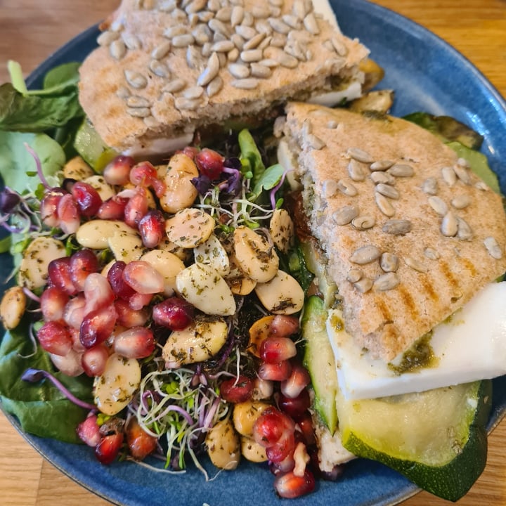 photo of Happy Foods Warm sandwich shared by @marialilje on  06 Jul 2024 - review