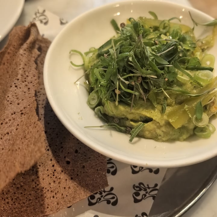 photo of Faubourg Daimant Guacamole De Broccoli shared by @stefietokee on  09 Jan 2025 - review
