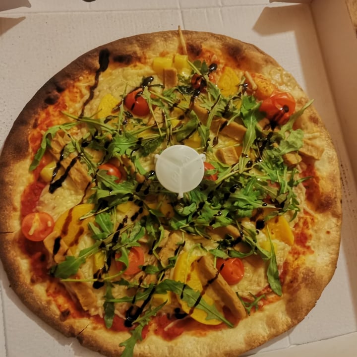 photo of Pizzeria Il Pomodoro Molins & Vegana Pizza Pesca shared by @brilliantseagull09 on  28 Apr 2024 - review