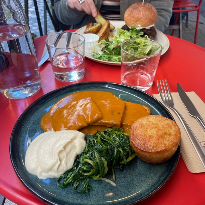 photo of Aromaticus Scaloppine di tempeh, Muffin Salato, Purè Di Fave E Cicoria Ripassata shared by @napoleonegiulia on  04 Jun 2025 - review