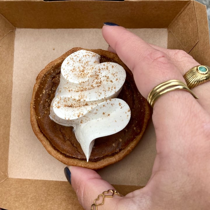 photo of Honeytrap Bakery Pumpkin pie shared by @curtistheweirdcat on  07 Oct 2024 - review