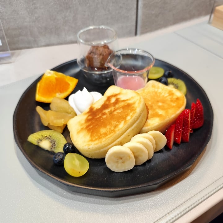 photo of Vegan Cafe Tsukineko Rice Pancakes shared by @rominaguch on  02 Sep 2025 - review