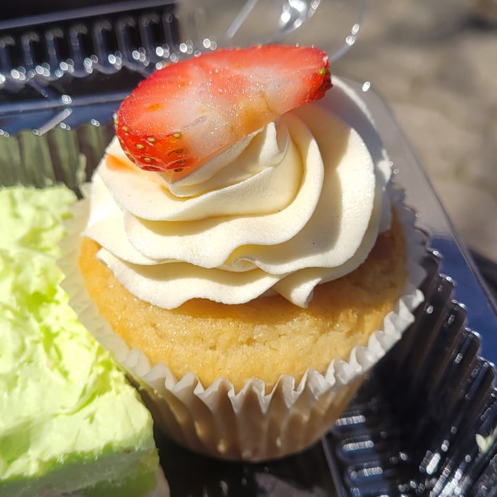 photo of Bakes by the Lake Strawberry Filled Cupcake shared by @metalmel666 on  14 May 2024 - review