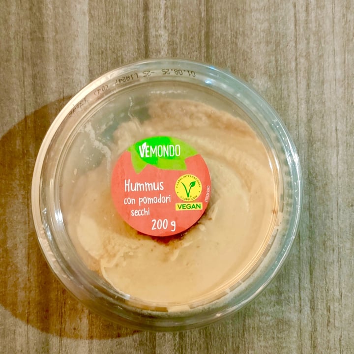 photo of Vemondo hummus con pomodori secchi shared by @irene80 on  09 Oct 2025 - review