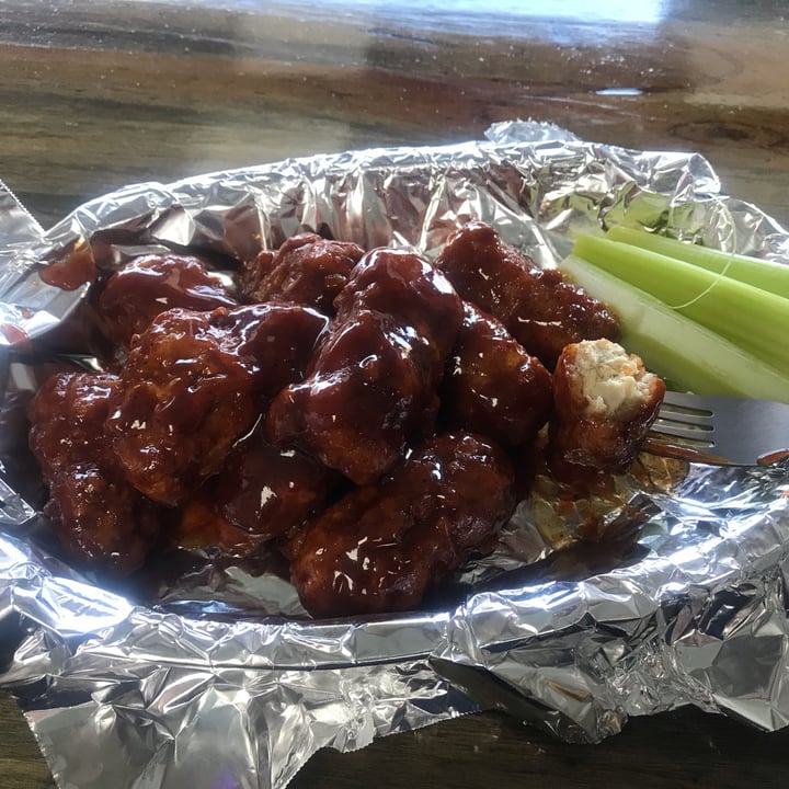 photo of Zammy's Vegan Kitchen Barbeque Boneless Chicken Wings shared by @arronlee on  25 Sep 2023 - review