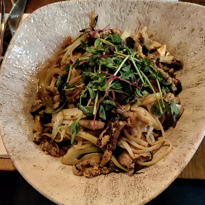 photo of Mildreds Kings Cross tempeh mushroom yaki udon shared by @the-vegan-one on  12 Mar 2024 - review