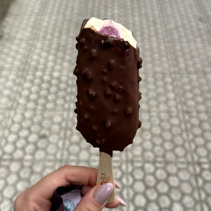 photo of Magnum Chill Blueberry Cookie shared by @eusonbita on  15 May 2024 - review