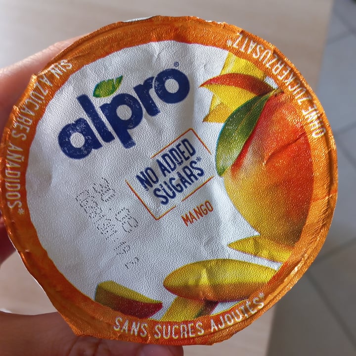 photo of Alpro alpro yogurt di soia mango shared by @gemmm on  18 Aug 2023 - review