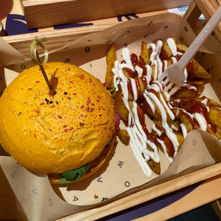 photo of Flower Burger Botanical Burger shared by @nonsonounadiga on  20 Sep 2023 - review
