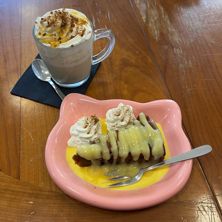 photo of Crazy Cat Café PUMPKIN SPICE LATTE shared by @agaiarept on  25 Sep 2025 - review