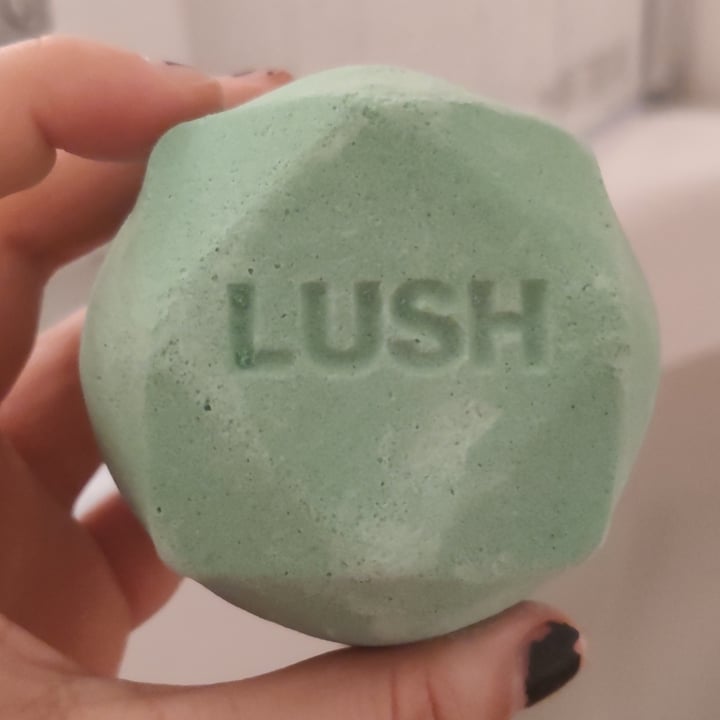 photo of Lush wild remedy bath bomb shared by @enkelvegan on  29 Apr 2024 - review