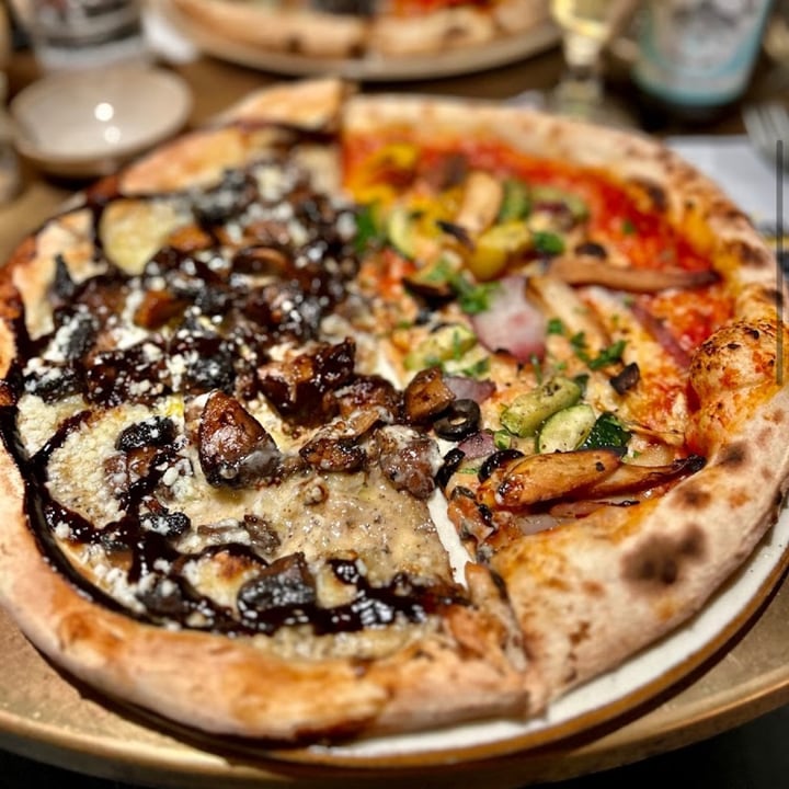 photo of Vegitalian Grilled Veggies And Oyster Mushroom Pizza shared by @david- on  31 Mar 2024 - review