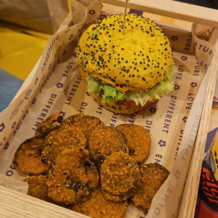photo of Flower Burger avo cecio shared by @maka89 on  18 May 2025 - review