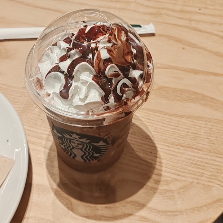 photo of Starbucks Porta di Roma Frappucicno Al Caffè E Cioccolato shared by @elevegansoul on  19 Jun 2025 - review