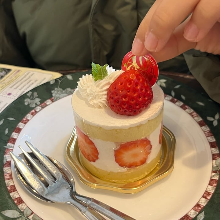 photo of marbre vegan Low Carb Strawberry Cake shared by @soy-orbison on  20 Nov 2024 - review