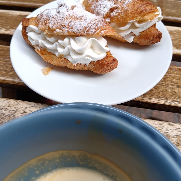 photo of Bohemian Lane Pastelería Vegana Croissant shared by @nospecismo on  25 Sep 2024 - review