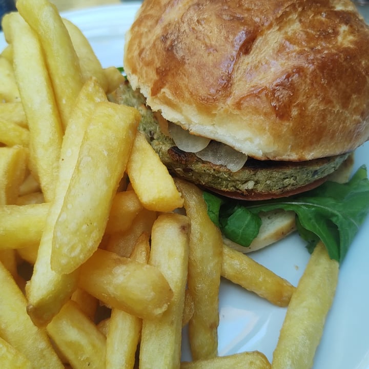 photo of Finnegan Hamburguesa vegana shared by @noeschulz on  27 Apr 2024 - review