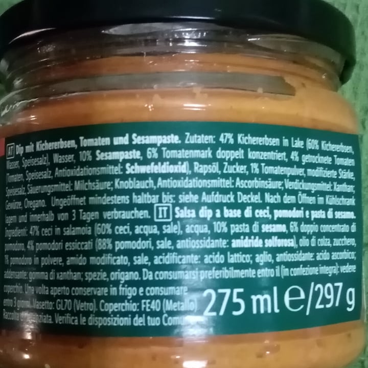 photo of Vemondo vegan spread hummus tomato shared by @valeveg75 on  06 Jan 2024 - review
