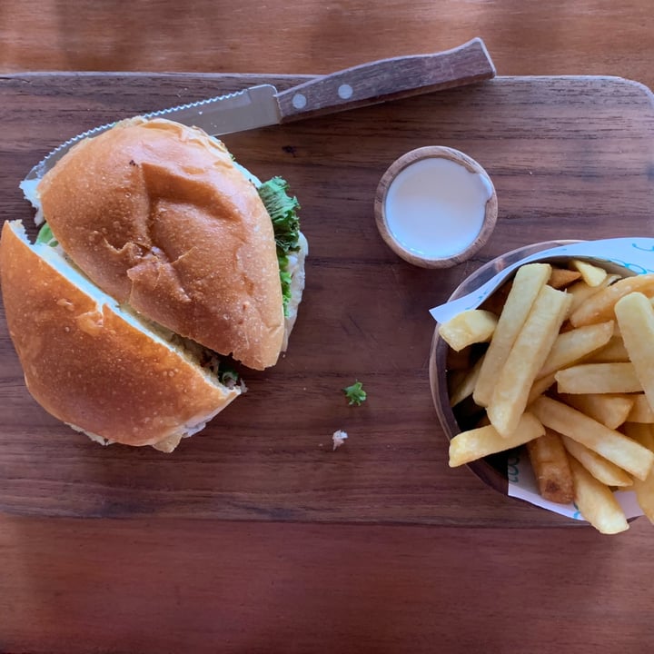 photo of Cocoon Beach Club Plant Based Burger shared by @gatherer on  10 Sep 2023 - review