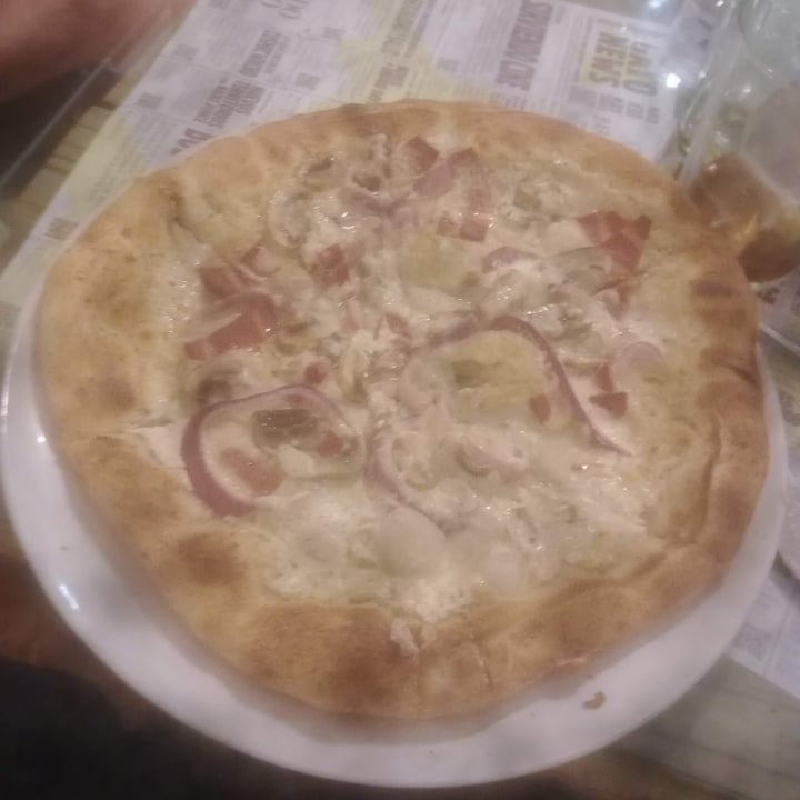 photo of Pura Vida Vegan Bar (Santa y Pura) Pizza carbonara shared by @txema on  11 May 2024 - review