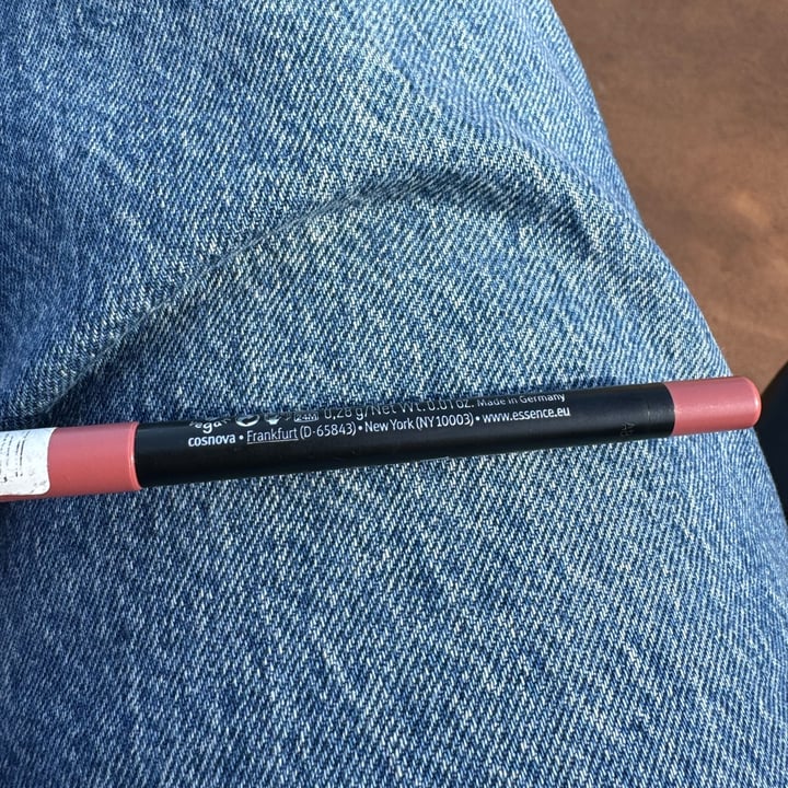 photo of Essence Cosmetics Lip liner stay 8 shared by @antiasampedro on  08 May 2024 - review