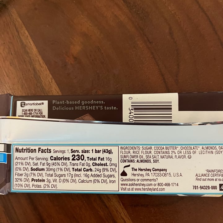 photo of Hershey's Oatmilk and Almond Chocolate Bar shared by @veganforlife2023 on  30 Sep 2023 - review