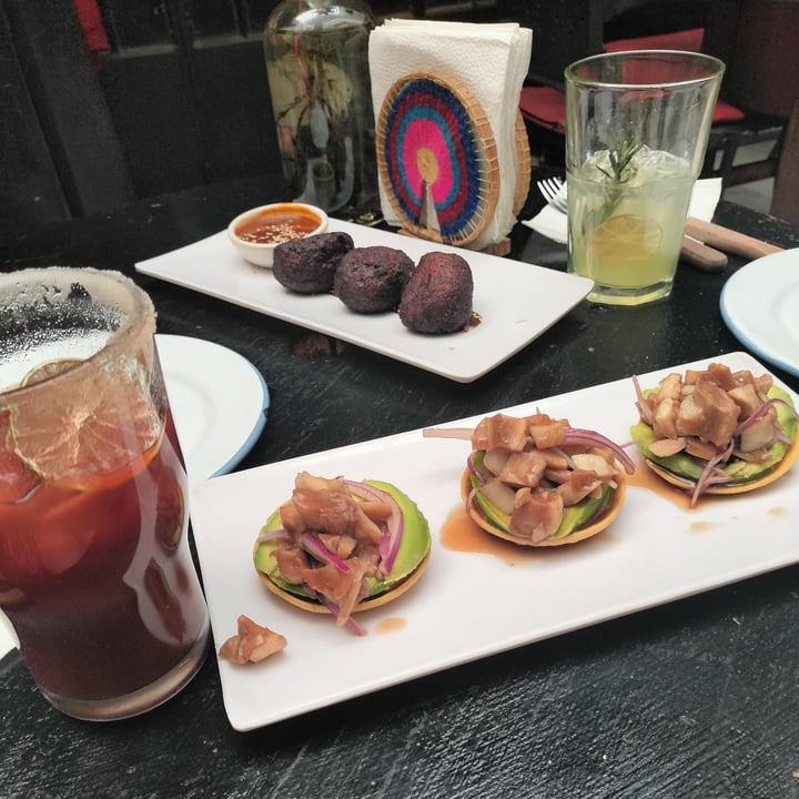 photo of Umami Chalupas, Molotes Y Jugo De Jitomate Preparado shared by @ximenadeanda on  31 Mar 2024 - review