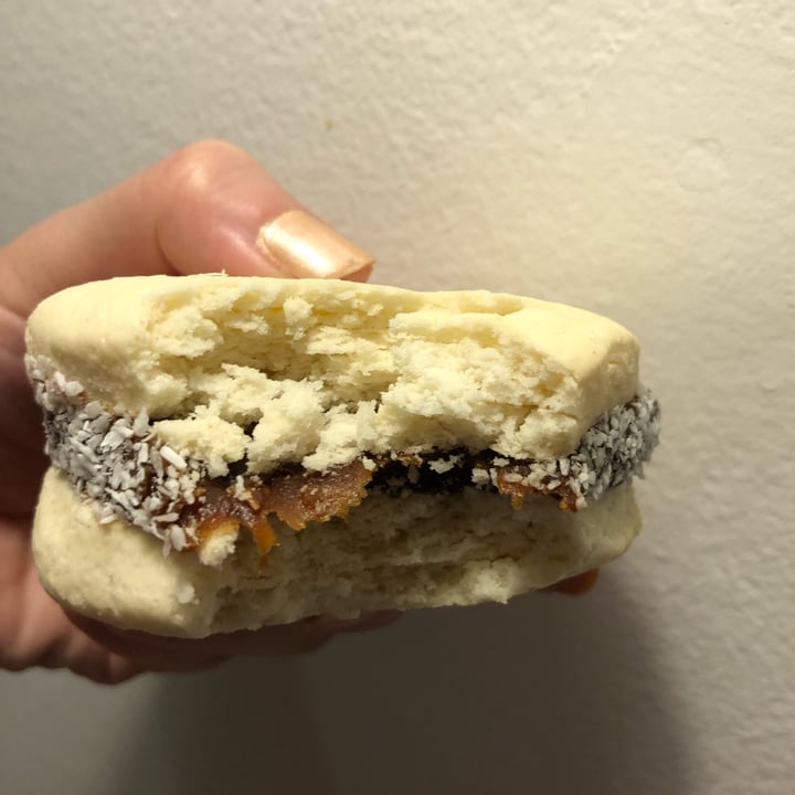 photo of Tonia Bakery Alfajor De Maicena shared by @nanaesquivel on  15 Jan 2024 - review