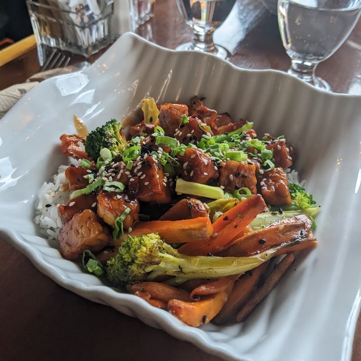 photo of Auberge du Marchand Tempeh Général Tao shared by @teofanaiacob on  08 Aug 2024 - review