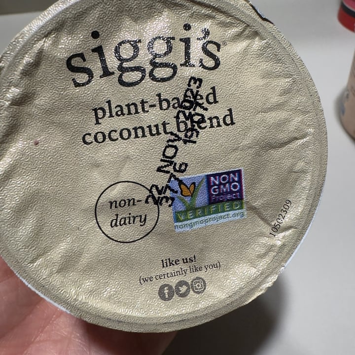 photo of siggi’s Siggis Raspberry Non-dairy Yogurt shared by @berryveganplanet on  13 Nov 2023 - review