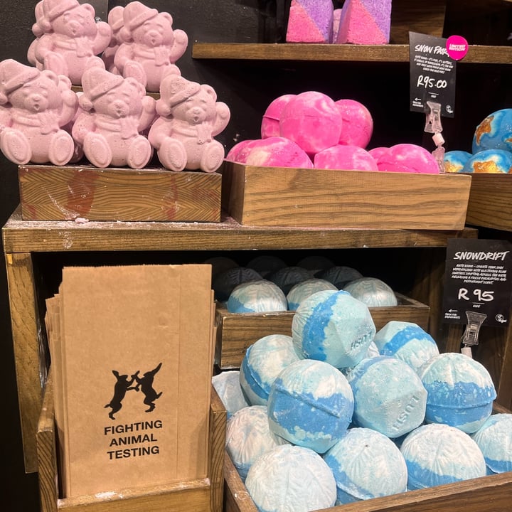 photo of Lush Snow fairy bath bomb shared by @alline on  25 Jan 2024 - review